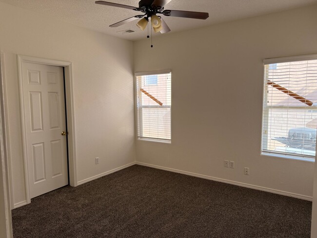 Photo - Beautiful 3 Bedroom, 2 Bath Within Walking...
