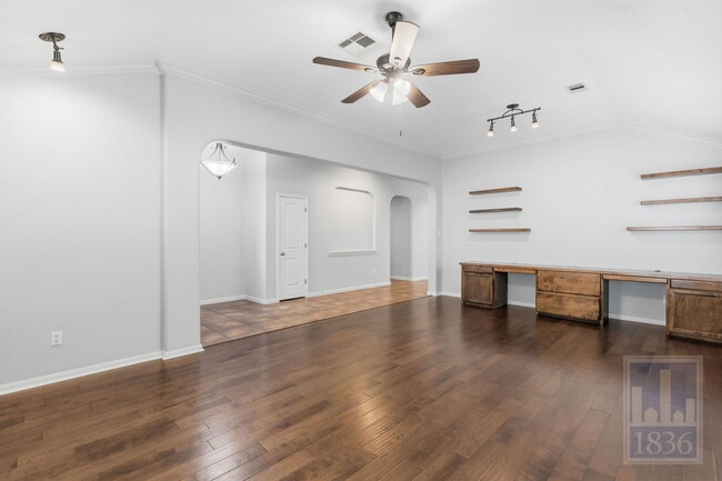 Photo - 420 Torrington Dr