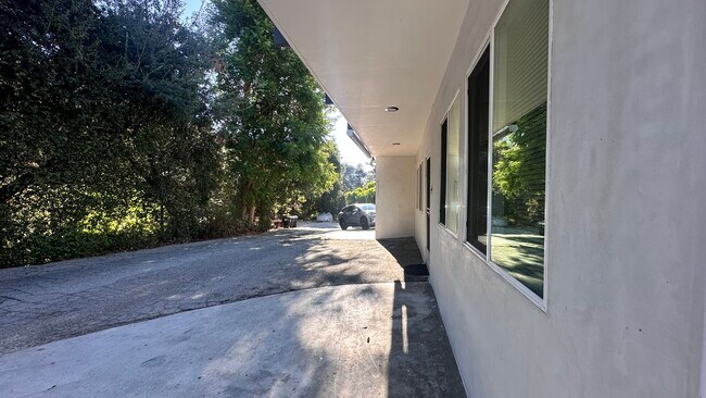 Driveway - 1714 Royal Blvd