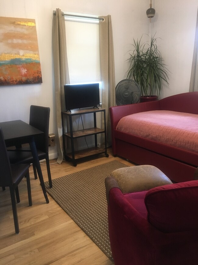 Building Photo - 856 Carter E St Unit 4