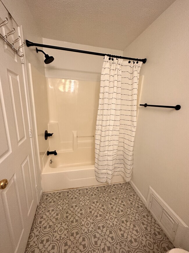 1516 W Locust St House House Rental in Bloomington, IL