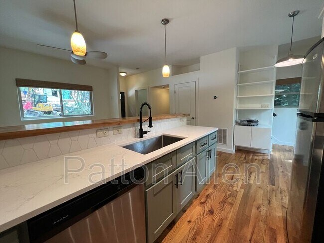 Photo - 103 Deaver St