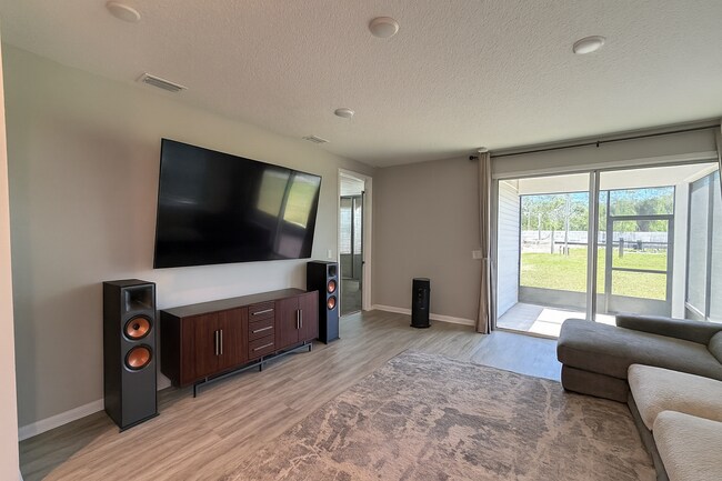 Photo - Spacious & Modern Layout – Perfect for Ent...
