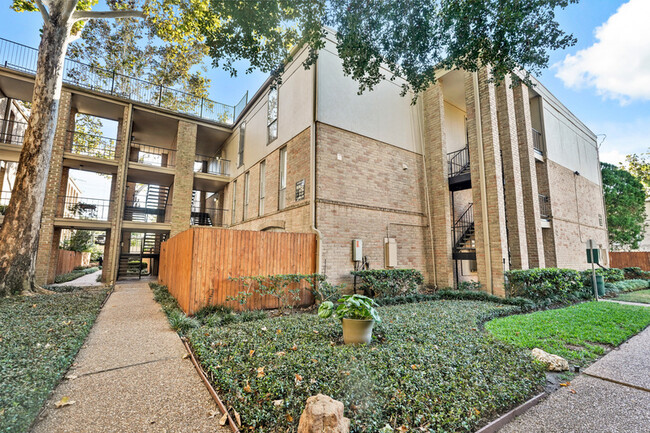 Photo - 4645 Wild Indigo St Condo Unit 372