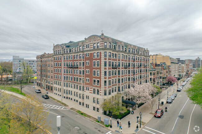 464 Commonwealth Avenue - The Braemore Building Apartments