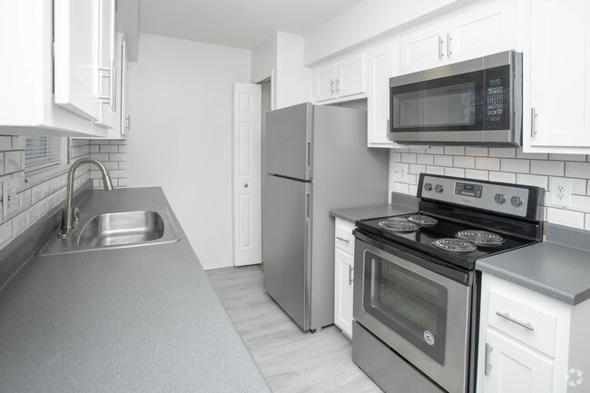 3BR, 2.5BA - 1,400 SF