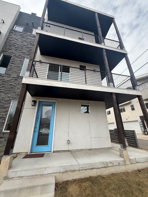 Building Photo - 2030 E 20th Ave