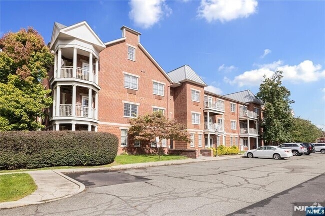 Building Photo - 1109 Tenakill Park W Rental