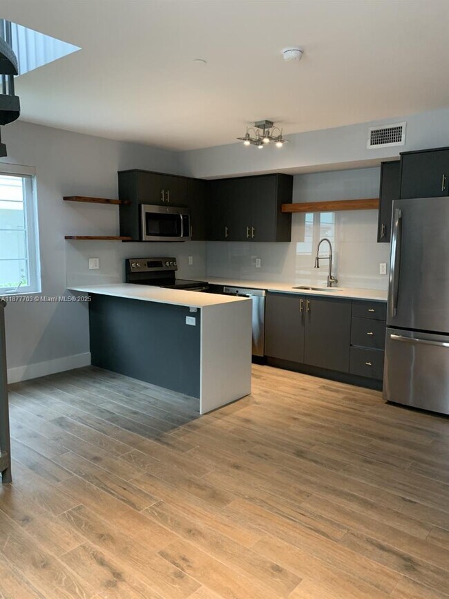 Photo - 1521 Michigan Ave Unit 06
