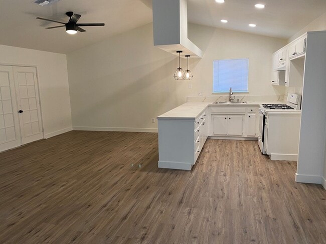 Photo - 5917 Stone Bridge Ln