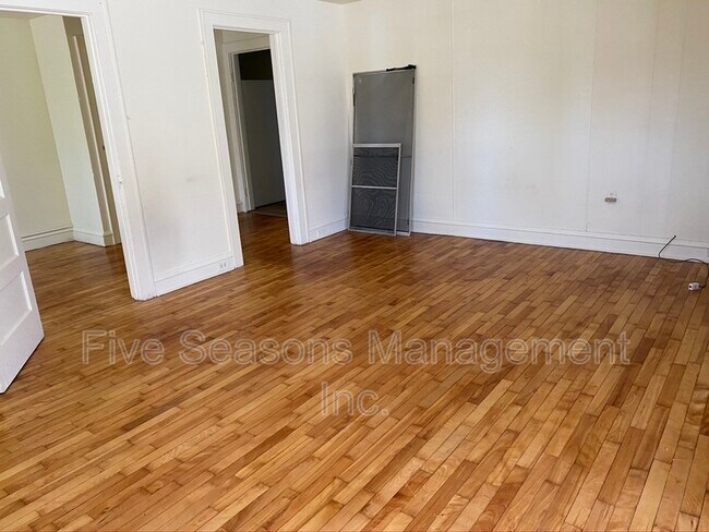 Photo - 346 Shelburne Rd