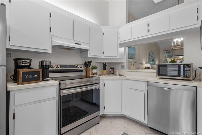 Photo - 1544 SW Silver Pine Way