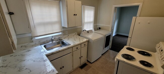 Photo - 308 Marshall St