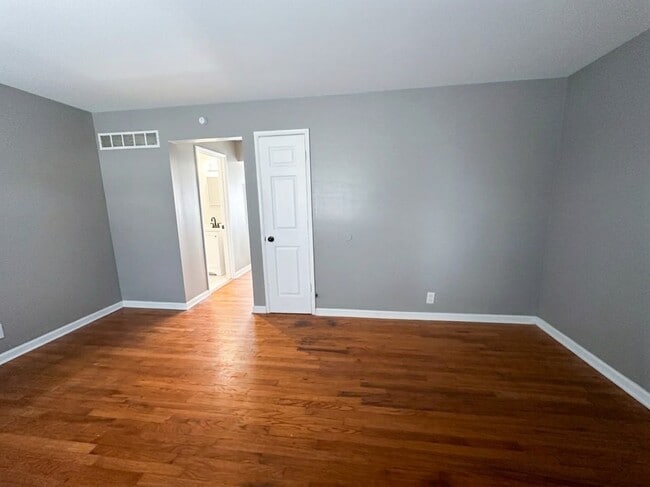 8536 N Broadway-8536 B
