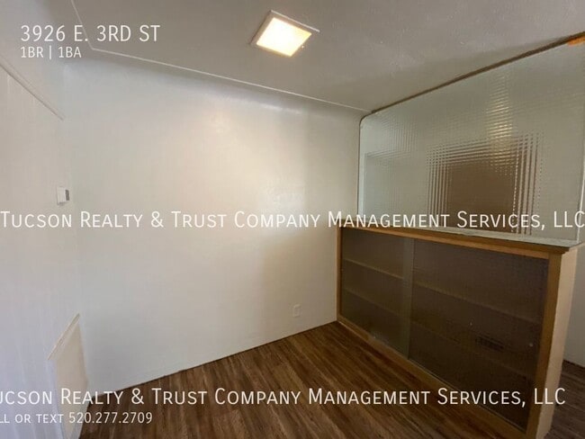 Photo - 3926 E 3rd St