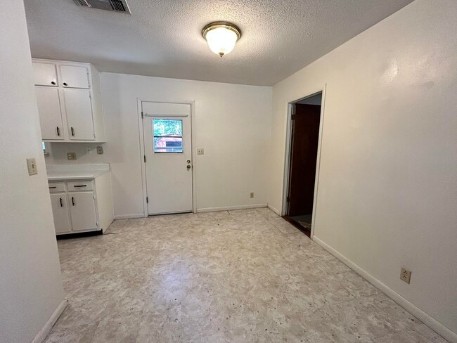 Photo - 205 Powell Dr