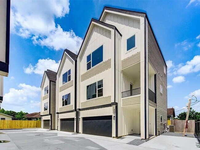 Building Photo - 4035 Buck St