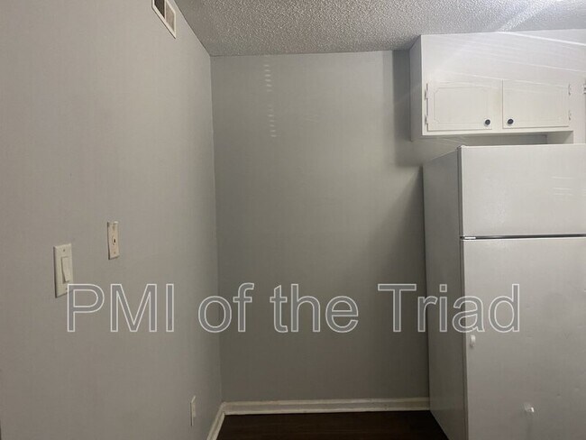 Photo - 1600 Oak Croft Ct Unit Apt B