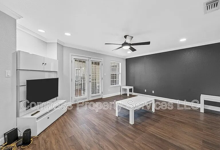 Photo - 600 Bagby Ave