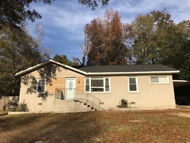 Photo - **AVAILABLE NOW**3 Bedroom / 2 Bathroom Ho...