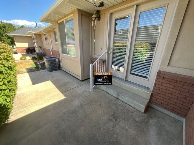 Photo - 4 bdrm 3 bth Home 2 Car Garage- HOA with Pool