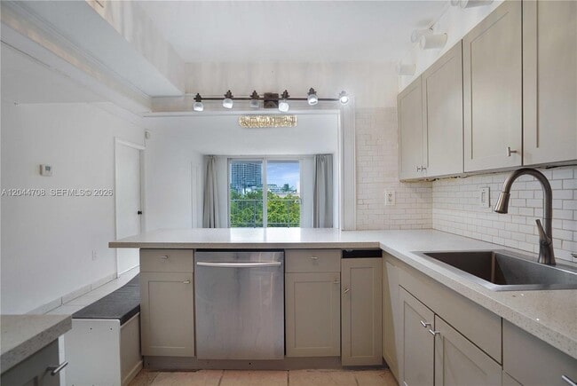 6900 Bay Dr Unit 3H