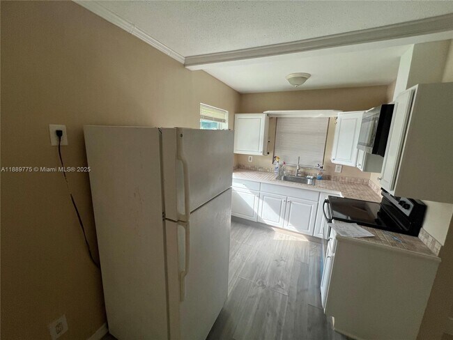 Photo - 3050 Hayes St Unit 1