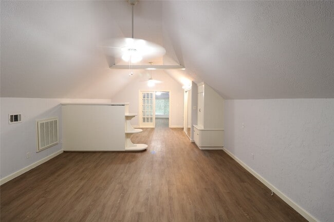 Photo - 1702 Cougar Creek St