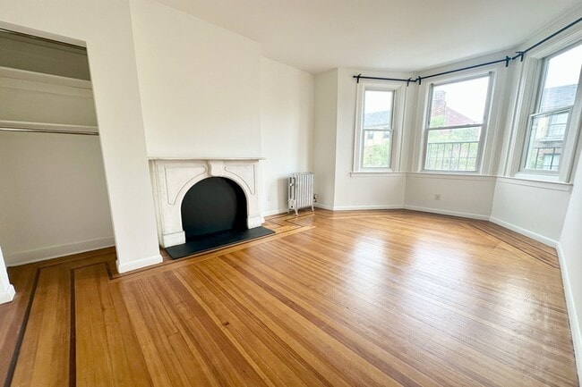 Building Photo - 33-12 28th St Rental