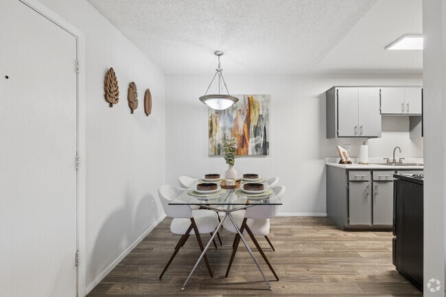 1BR, 1BA - 604SF - Dining Room