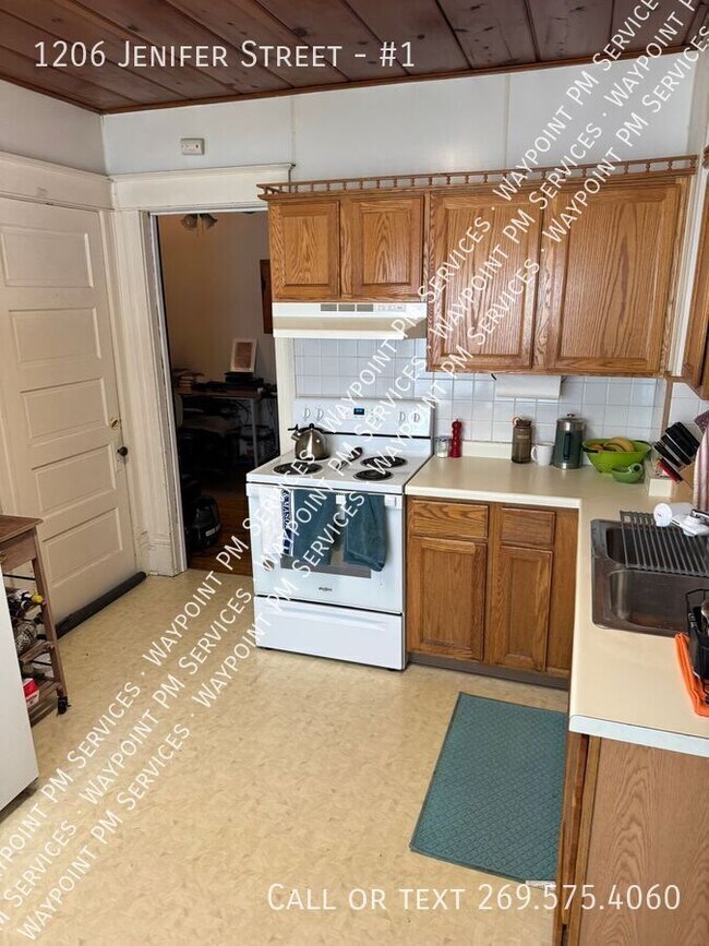 Photo - 1206 Jenifer St Unidad #1