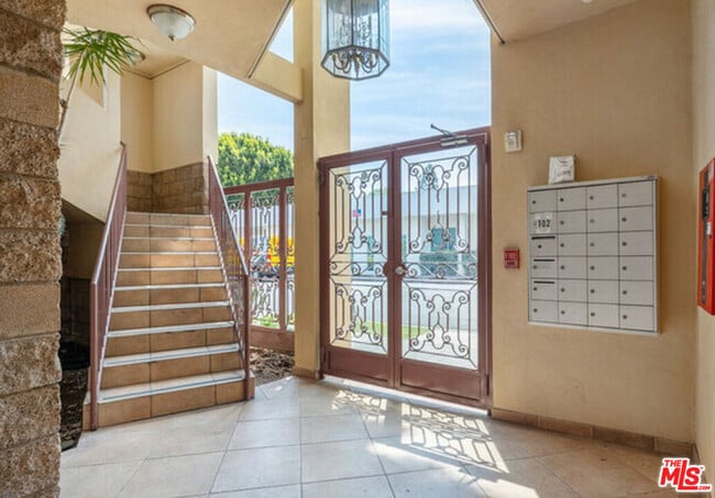 Photo - 2301 Santa Monica Blvd Unit 202