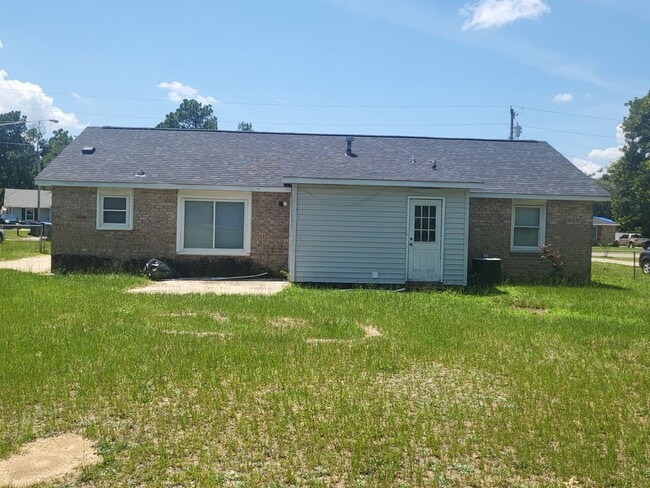 Photo - 3 bdroom 1.5 bath off Tobacco Rd