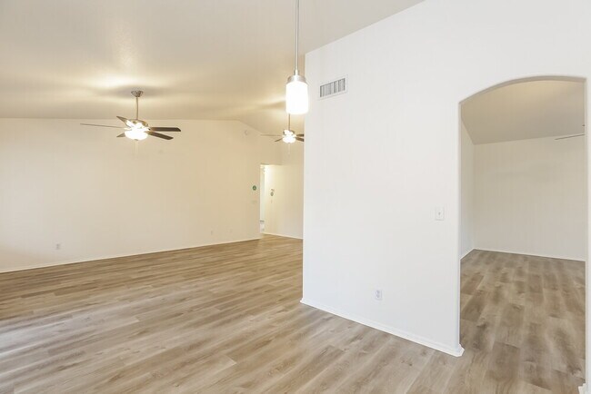 Photo - 7530 W Luke Ave