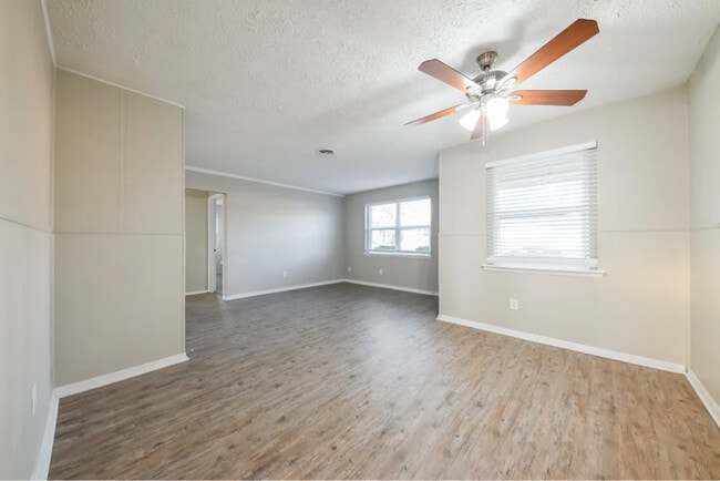 Photo - 3004 Albany Dr