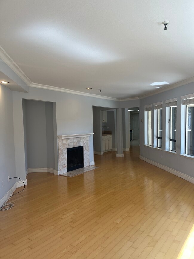 Building Photo - 365 Forest Ave Unit 2D Rental