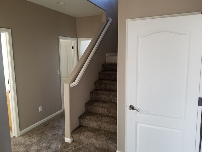 Photo - Stunning Home in Pacific Crest! This 5 Bedroom 2.5 Bathroom with 2 Living Rooms