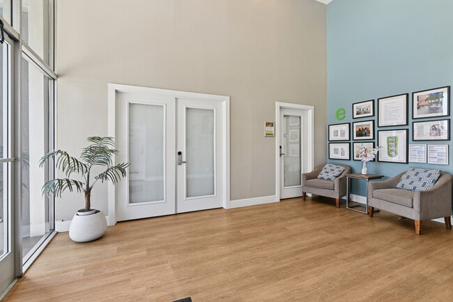 Leasing lobby