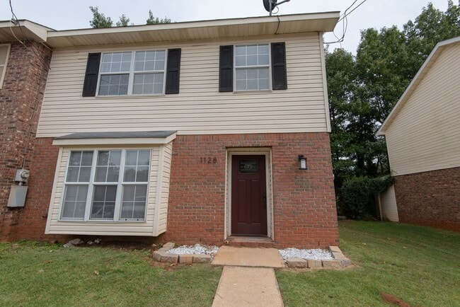 Building Photo - Chinook Street Townhome