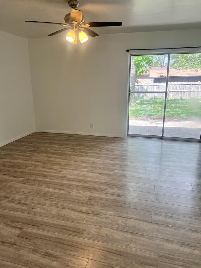 Photo - 1405 E Park Dr