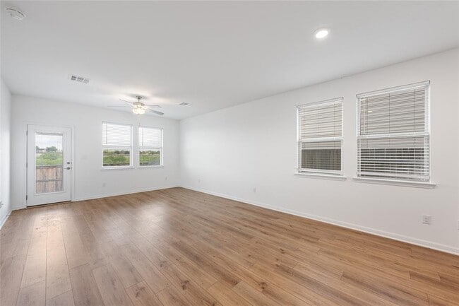 Photo - 751 Papaya Dr