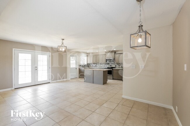 Photo - 547 W 18th St