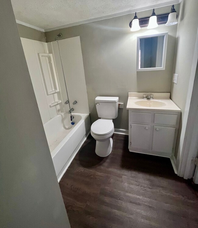 Photo - 305 Warpath Rd