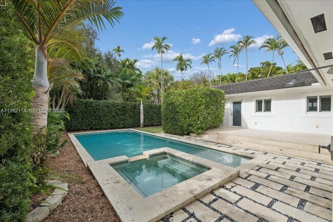 Photo - 2910 Calusa St