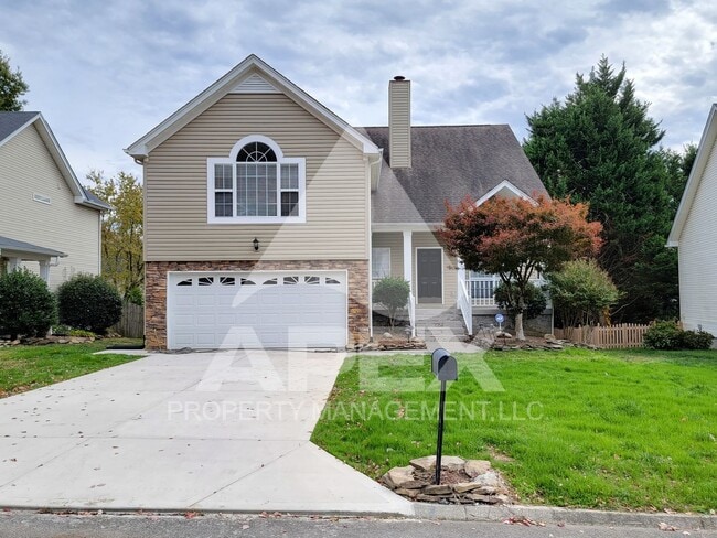 Building Photo - Beautiful 3 Bd/2.5 Ba Single Family home w/Bonus Rm in West Knoxville!