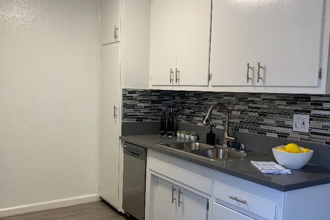 Photo - 2140 S Bentley Ave