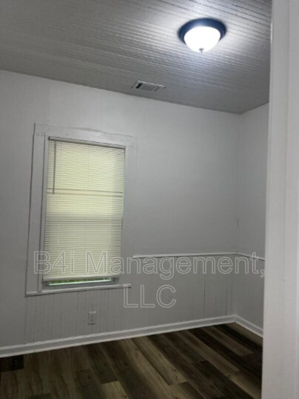 Photo - 422 Lakeview St