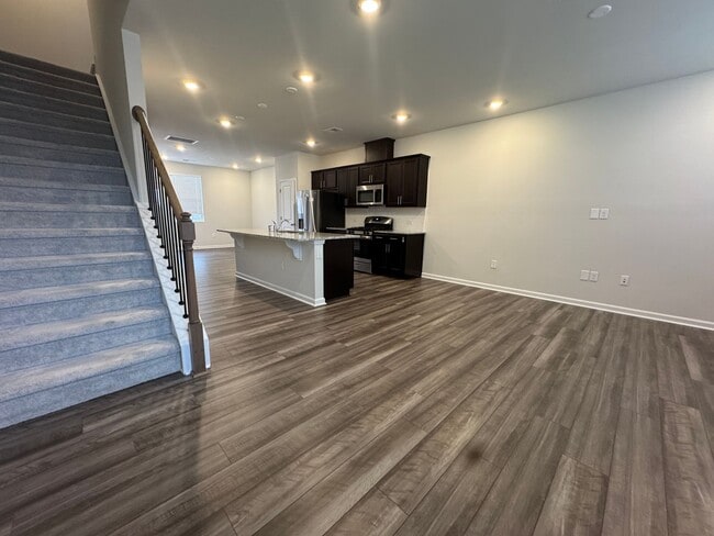 Photo - 1129 Lily Loch Wy