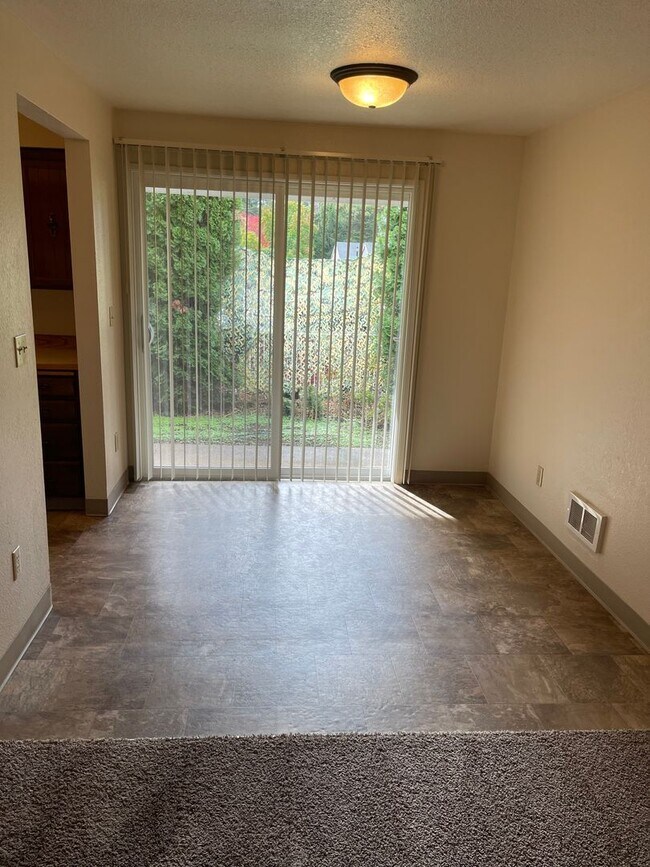 Photo - 027-Candalaria Plaza