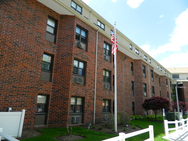 Mineral Spring Gardens - Mineral Spring Gardens Apartments